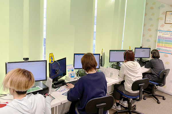 吉祥寺マルイ教室 受講中の様子