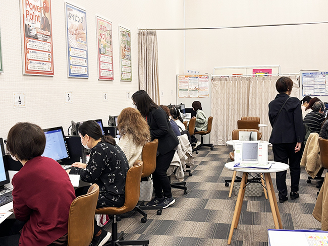 パソコン市民講座 イオンモール津田沼教室のレッスン中の写真