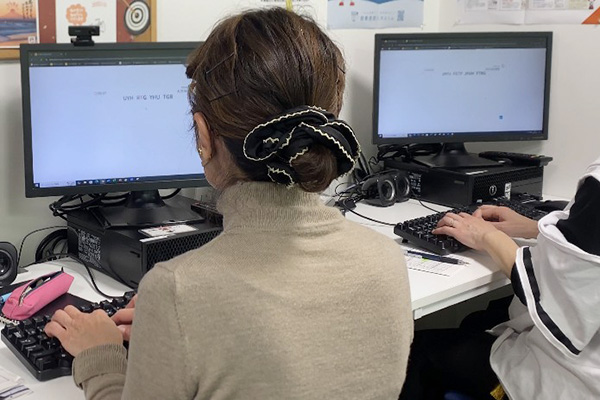 吉祥寺マルイ教室 タイピング練習中の受講生