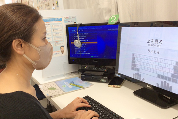 国分寺マルイ教室 タイピングを練習する受講生