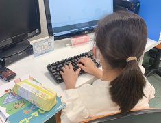 小学生の夏休みはタイピング習得の絶好チャンス！独学よりプロから基礎を学ぶべき理由と通い方